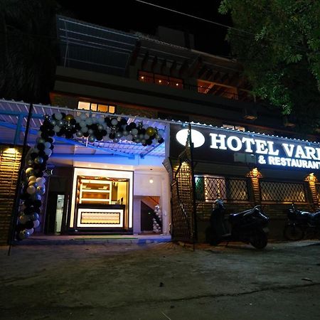 Hotel Vardhan スィルヴァーサー エクステリア 写真