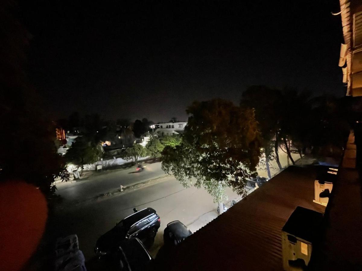 Hotel Vardhan スィルヴァーサー エクステリア 写真