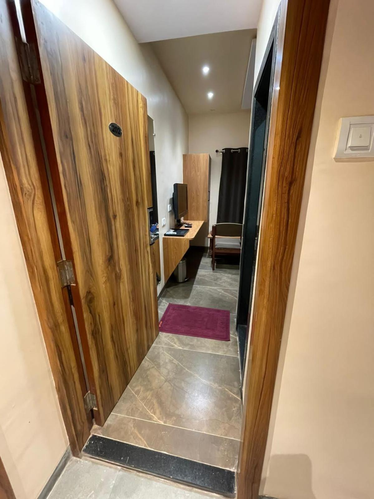 Hotel Vardhan スィルヴァーサー 部屋 写真